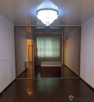 Продается двухкомнатная квартира, 64 м², этаж 1 из 10. Фото 1