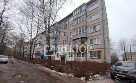 Продать трехкомнатную квартиру, 61 м², этаж 1 из 5. Фото 1