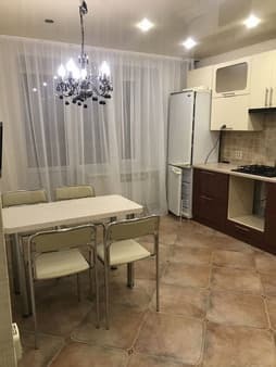 Объявление о сдаче трехкомнатной квартиры, 94.8 м², этаж 5 из 10. Фото 1