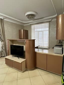 Продать двухкомнатную квартиру, 80.1 м², этаж 2 из 10. Фото 1